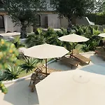 Loadstar Rooms&suites *